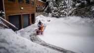 Ariens 926521 Professional Mountaineering Edition- 32" Hydero Efi Rapidtrak 2-Stage Snow Thrower - Image 3